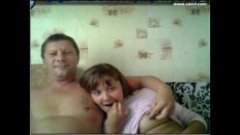 Pornoamador pai dando carinho a sua linda filhota